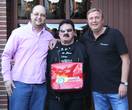 Herms Kruse mit Bobby Kimball, S�nger von TOTO (Mitte)